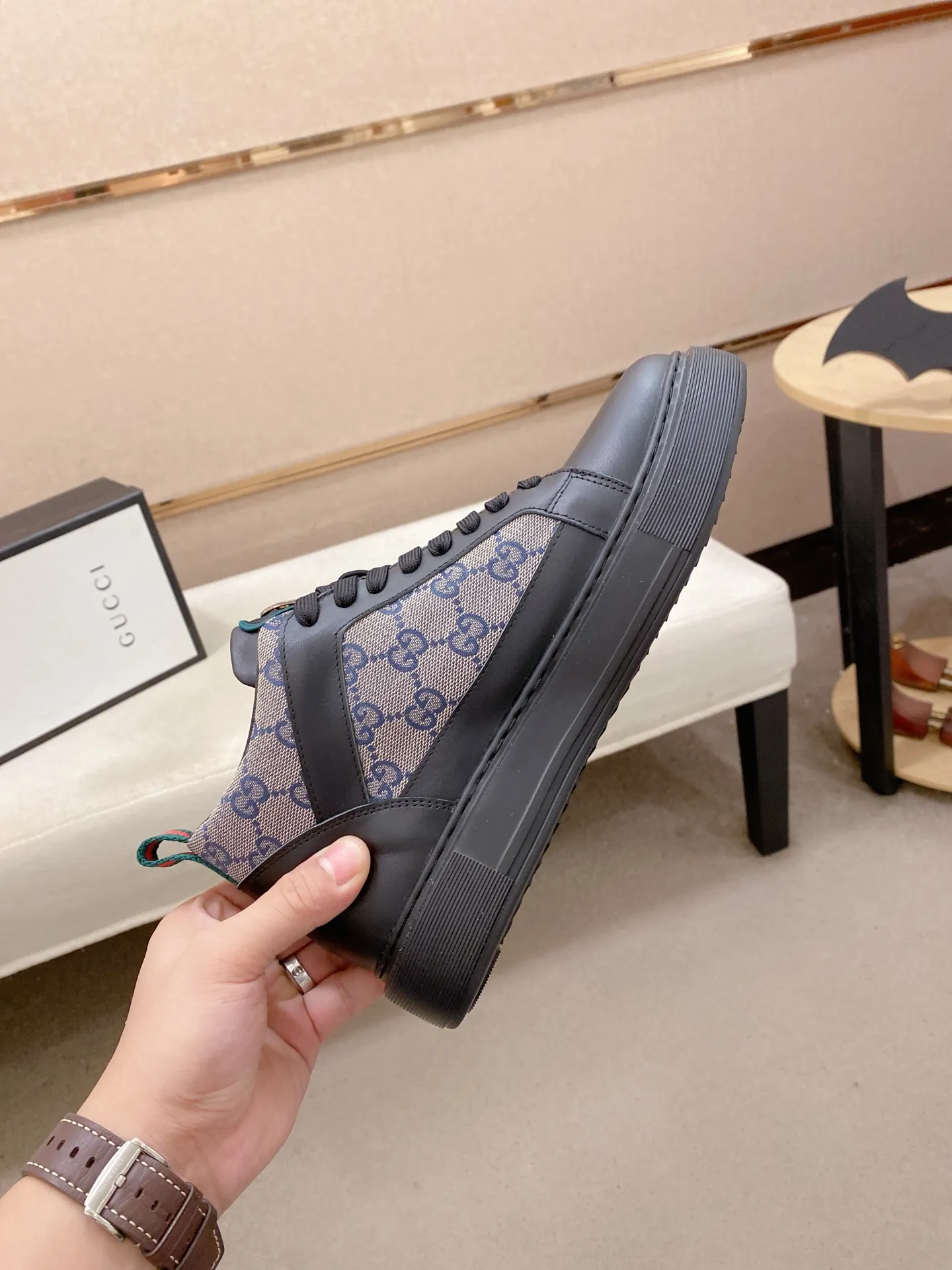 Men's clothing and shoes💰: 462💰 (GUCCI) The latest model from the official website🎁🎁Casual and fashionable men's shoes👟, hot style💥The style is simple and elegant, exclusive for trendy men. Unique official website's latest brand elements👑original Gucci decoration, fashionable and generous, the fabric is original cowhide ✅sheepskin lining, the official website specifies wear-resistant casual outsole, the classic model is taken in kind at the counter🎬38-44 (can be customized for 45 non-refundable)